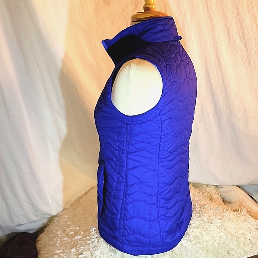 The North Face Lightweight Puffer Vest - Picture 2 of 8